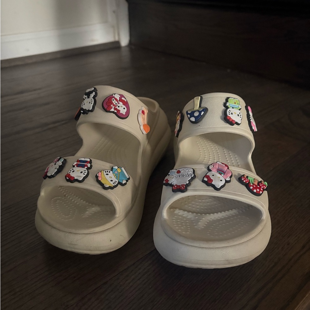 Crocs Cream Sandals with Cartoon Charms m6/w8